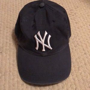 NY Yankees cotton twill garment wash ball cap